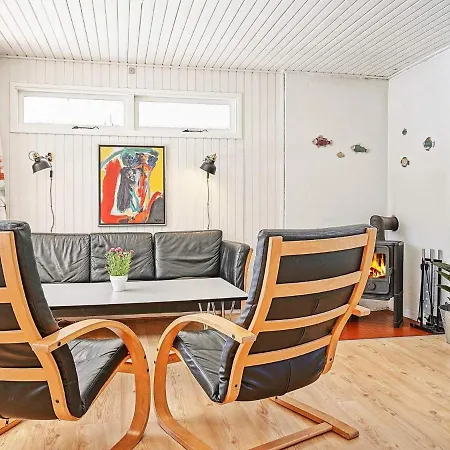 Casa de Férias 4 Person In Aakirkeby *